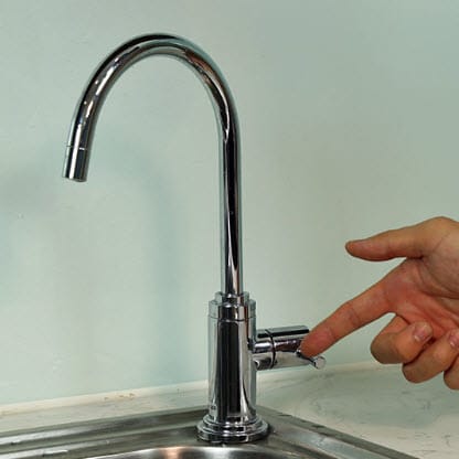 voi rua chen lanh toto